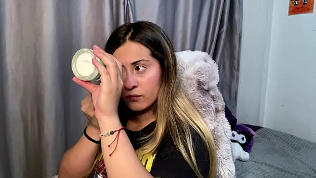 emma  bell  online show from November 2025 10:25:02 PM