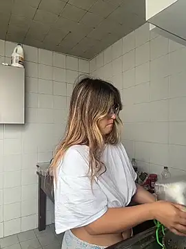 emma  bell  online show from December 2025 02:38:02 PM