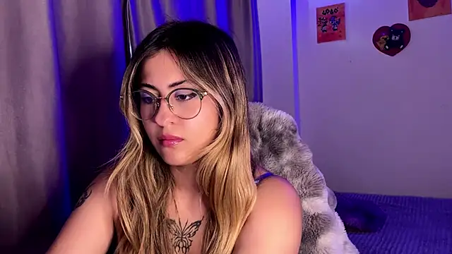 emma  bell  online show from October 2025 09:03:01 PM