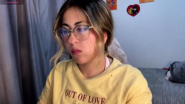 emma  bell  online show from November 2025 10:57:01 PM