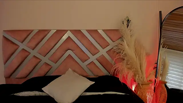 Snapshot of viol_collins__ chatting on November 2025 08:56:01 PM viol collins online show from November 2025 08:56:01 PM