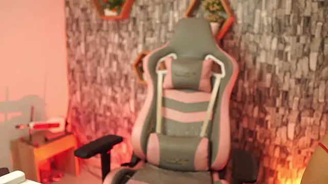 bonniie 98  online show from February 2026 08:30:01 PM