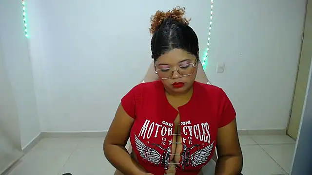 natalietits1 online show from December 2025 05:45:01 PM