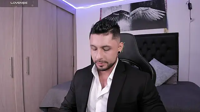 Snapshot of santi_aesthetic chatting on October 2025 03:41:02 AM santi aesthetic online show from October 2025 03:41:02 AM