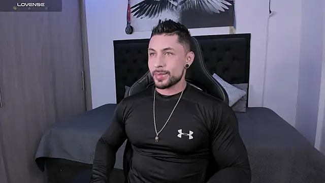 Snapshot of santi_aesthetic chatting on October 2025 02:46:02 AM santi aesthetic online show from October 2025 02:46:02 AM