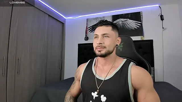 Snapshot of santi_aesthetic chatting on October 2025 04:02:01 AM santi aesthetic online show from October 2025 04:02:01 AM