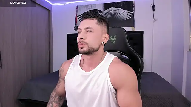 Snapshot of santi_aesthetic chatting on October 2025 03:29:02 AM santi aesthetic online show from October 2025 03:29:02 AM