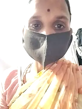 Snapshot of Soniy-Maax chatting on February 2026 02:02:01 AM Soniy-Maax online show from February 2026 02:02:01 AM