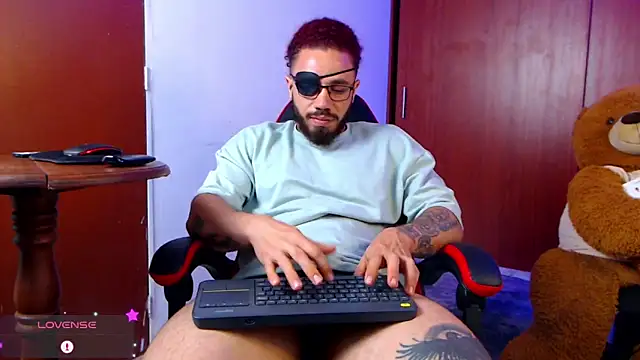 Snapshot of pirata_fitness chatting on September 2025 09:07:01 PM pirata fitness online show from September 2025 09:07:01 PM
