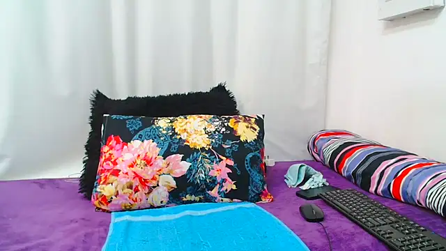SMALLBOOBSXX online show from October 2025 03:35:02 PM