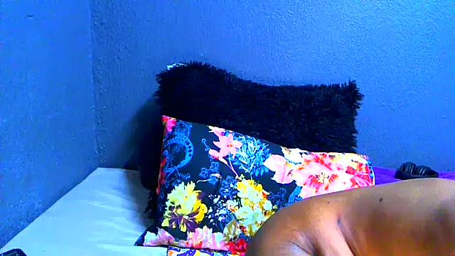 SMALLBOOBSXX online show from June 2026 05:13:01 AM