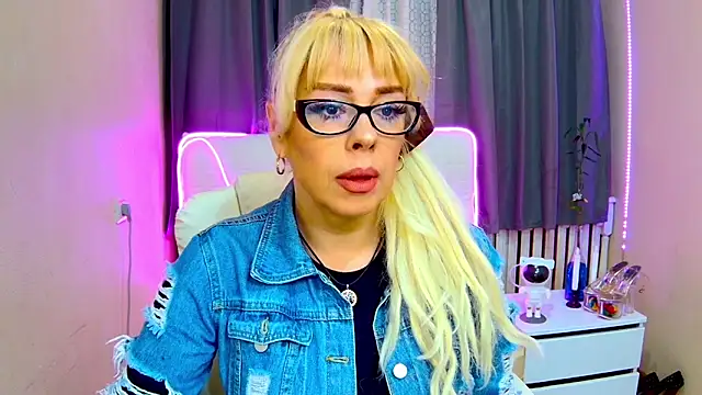 Snapshot of KatrinaCharm chatting on September 2025 06:03:01 AM KatrinaCharm online show from September 2025 06:03:01 AM