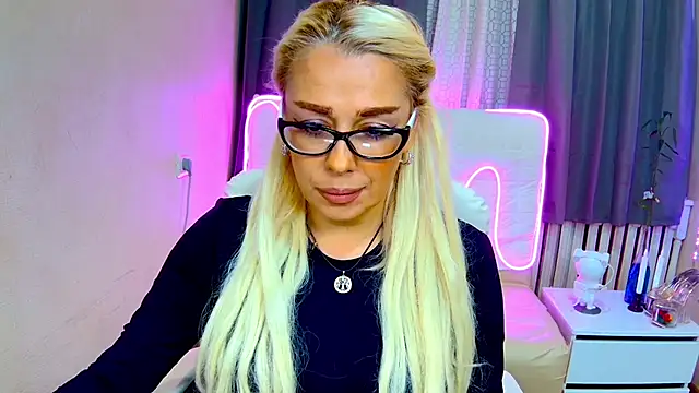 Snapshot of KatrinaCharm chatting on September 2025 06:13:01 AM KatrinaCharm online show from September 2025 06:13:01 AM