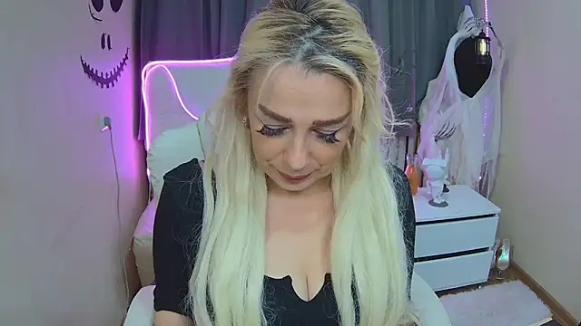 Snapshot of KatrinaCharm chatting on October 2025 12:17:02 PM KatrinaCharm online show from October 2025 12:17:02 PM