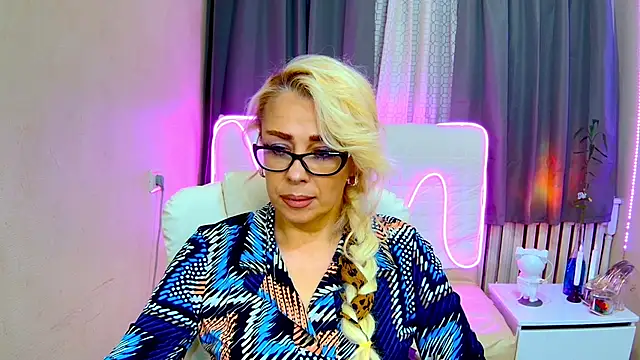 Snapshot of KatrinaCharm chatting on September 2025 06:12:02 AM KatrinaCharm online show from September 2025 06:12:02 AM