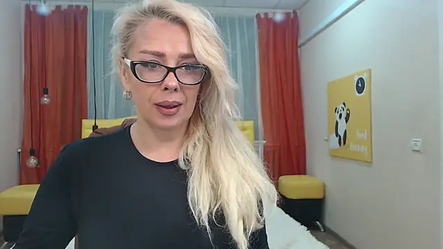 Snapshot of KatrinaCharm chatting on September 2025 06:12:01 AM KatrinaCharm online show from September 2025 06:12:01 AM