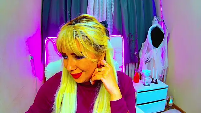 Snapshot of KatrinaCharm chatting on October 2025 12:28:01 PM KatrinaCharm online show from October 2025 12:28:01 PM