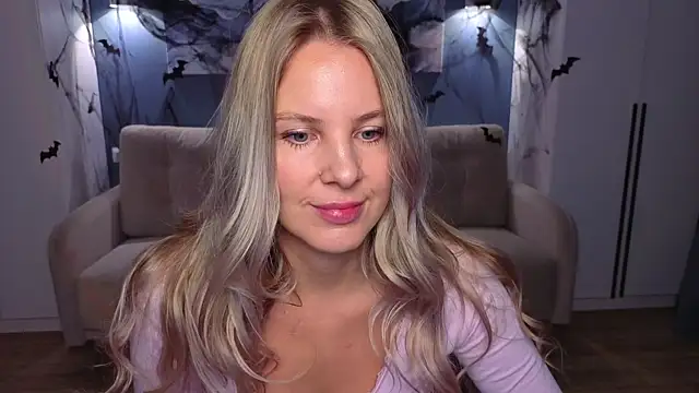 Snapshot of MelanieBennett chatting on October 2025 06:14:02 AM MelanieBennett online show from October 2025 06:14:02 AM