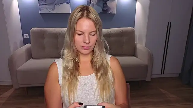 Snapshot of MelanieBennett chatting on October 2025 06:37:02 AM MelanieBennett online show from October 2025 06:37:02 AM