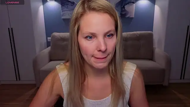 Snapshot of MelanieBennett chatting on May 2026 06:17:01 AM MelanieBennett online show from May 2026 06:17:01 AM