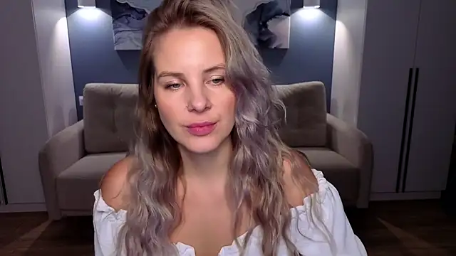 MelanieBennett online show from November 2025 08:30:01 AM