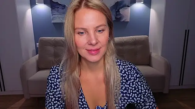 Snapshot of MelanieBennett chatting on October 2025 06:03:02 AM MelanieBennett online show from October 2025 06:03:02 AM