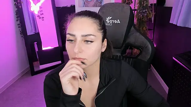 ValeriiMills online show from November 2025 04:43:02 PM