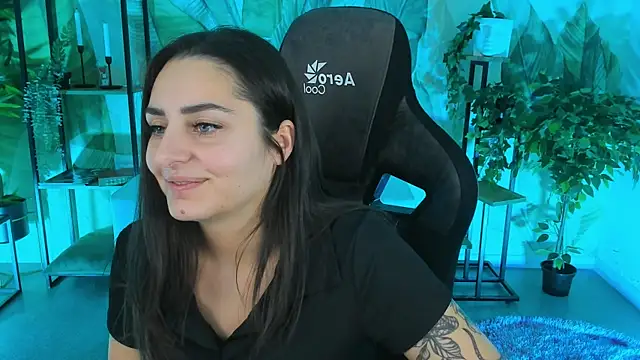 ValeriiMills online show from December 2025 02:32:02 PM