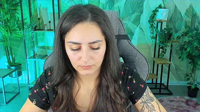 ValeriiMills online show from November 2025 03:01:01 PM