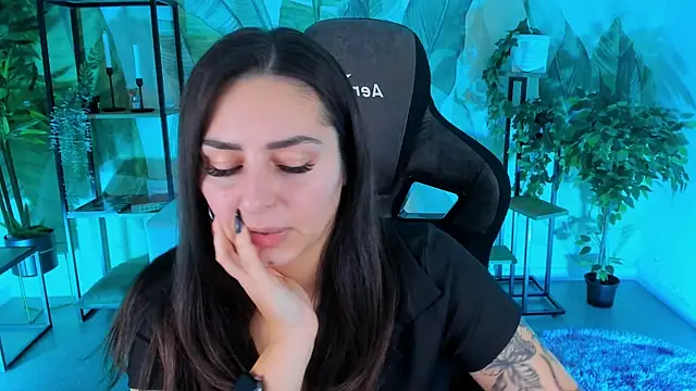 ValeriiMills online show from December 2025 02:43:02 PM