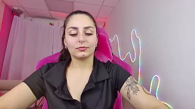 ValeriiMills online show from November 2025 03:45:01 PM