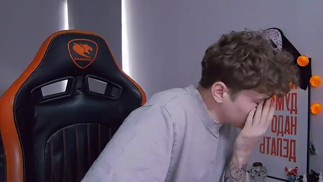 DanyDavis online show from November 2025 09:25:01 AM