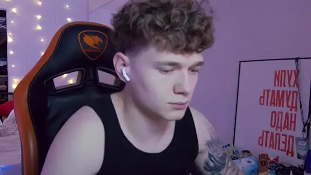 DanyDavis online show from November 2025 07:52:02 PM