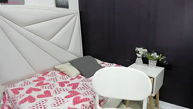 paula zambrano7 online show from September 2025 01:50:01 PM