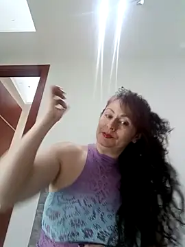 lunadicty online show from December 2025 04:52:02 PM