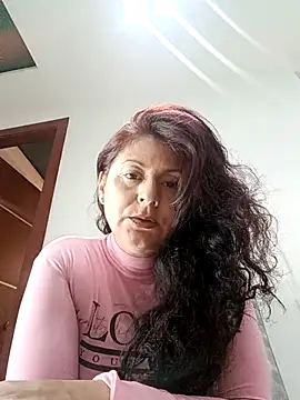 lunadicty online show from November 2025 10:57:01 PM