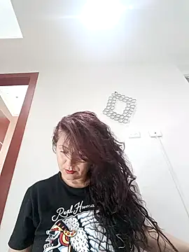 lunadicty online show from November 2025 08:09:02 PM