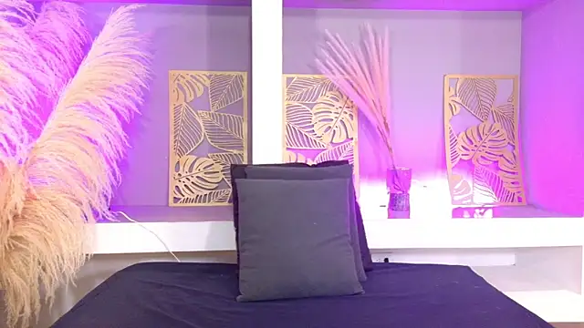 Snapshot of RachelStonne chatting on October 2025 01:09:01 PM RachelStonne online show from October 2025 01:09:01 PM