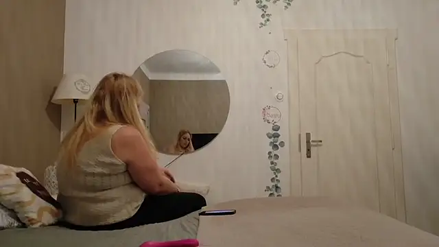 Snapshot of chupasexy chatting on December 2025 05:18:02 PM chupasexy online show from December 2025 05:18:02 PM