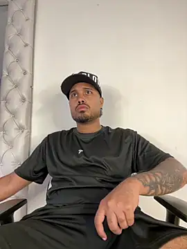 Snapshot of PapiStan chatting on November 2025 01:48:02 PM PapiStan online show from November 2025 01:48:02 PM