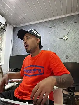 Snapshot of PapiStan chatting on October 2025 02:13:01 PM PapiStan online show from October 2025 02:13:01 PM