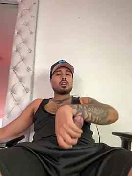 Snapshot of PapiStan chatting on November 2025 04:00:02 AM PapiStan online show from November 2025 04:00:02 AM