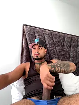 Snapshot of PapiStan chatting on November 2025 09:04:01 PM PapiStan online show from November 2025 09:04:01 PM