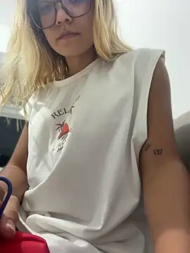 Pretty roxxyy online show from June 2026 01:05:02 AM