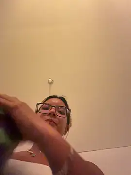 Pretty roxxyy online show from March 2026 02:11:01 AM