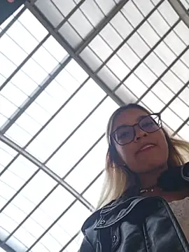 Pretty roxxyy online show from March 2026 02:40:01 PM