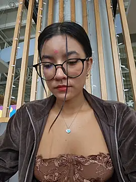 Pretty roxxyy online show from November 2025 01:33:02 PM