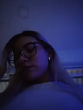 Pretty roxxyy online show from March 2026 11:10:01 AM