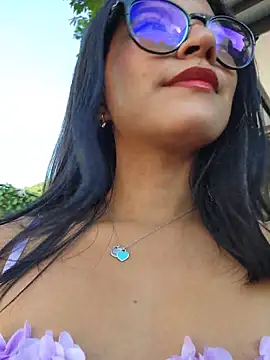 Pretty roxxyy online show from November 2025 12:31:02 PM