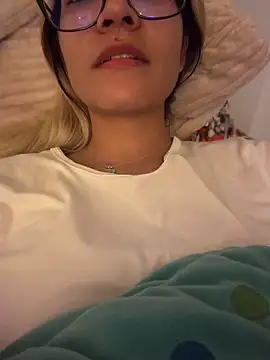 Pretty roxxyy online show from June 2026 11:32:02 PM